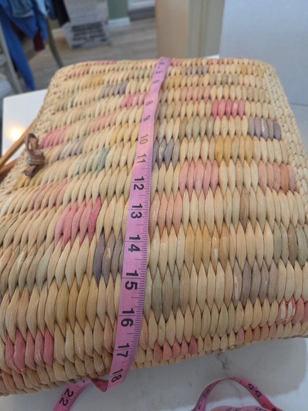 VTG Rare Woven Straw Basket Bag Hand Crafted Wooden Handles Boho Pastel Mix - Picture 10 of 11